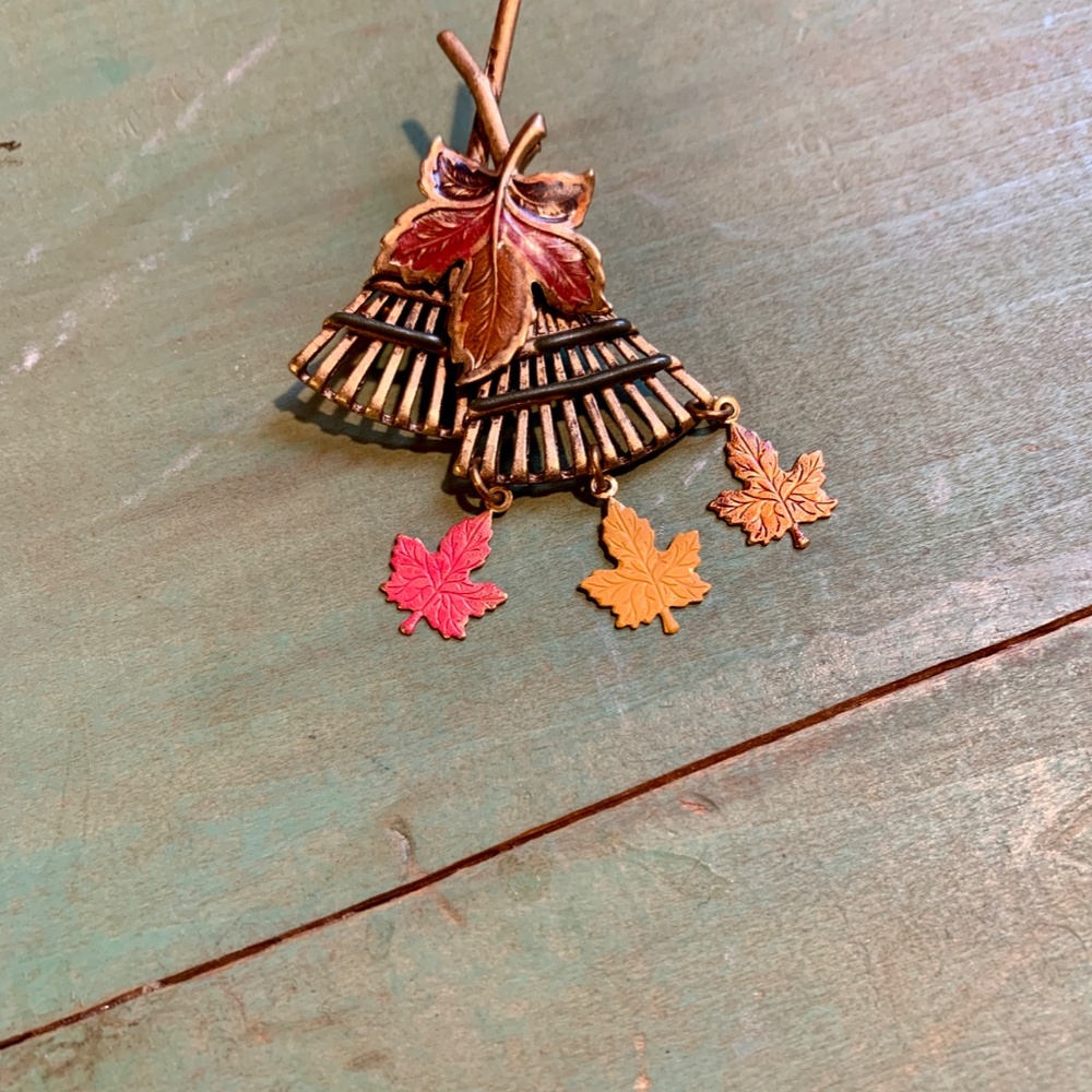 Autumn Rake & Maple Leaf Dangle Pin - Fall Harvest - Picture 5 of 6
